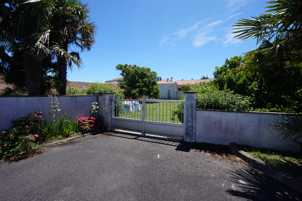 SAINT PALAIS SUR MER : ensemble immobilier