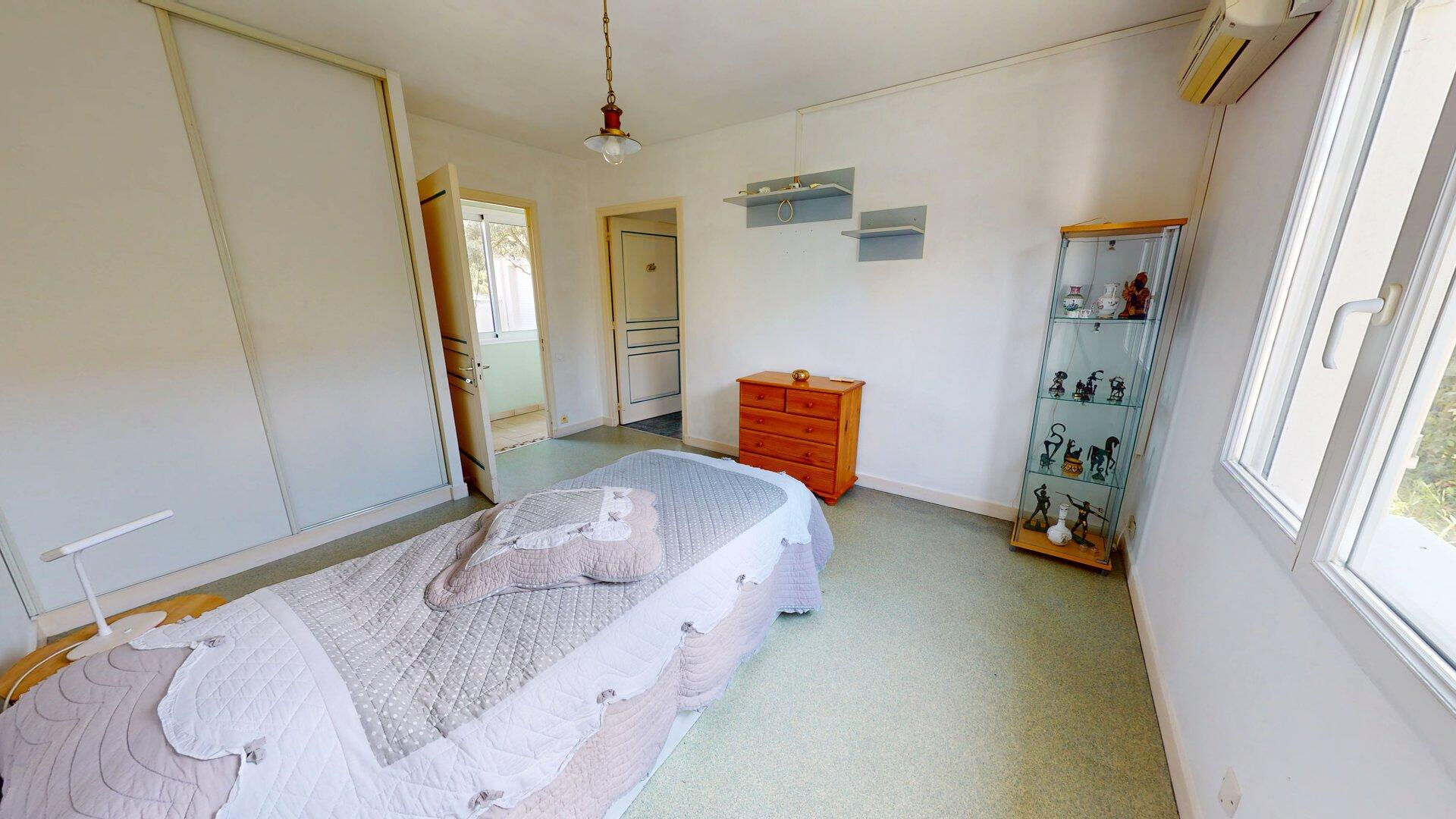 Maison plain-pied à vendre à Royan - 4 chambres et grand terrain