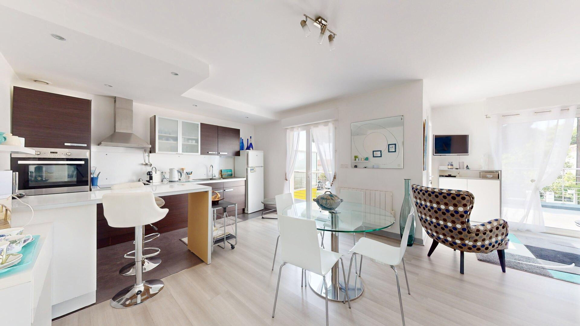 Maison à vendre à Royan - 7 pièces, 4 chambres, proche de la mer