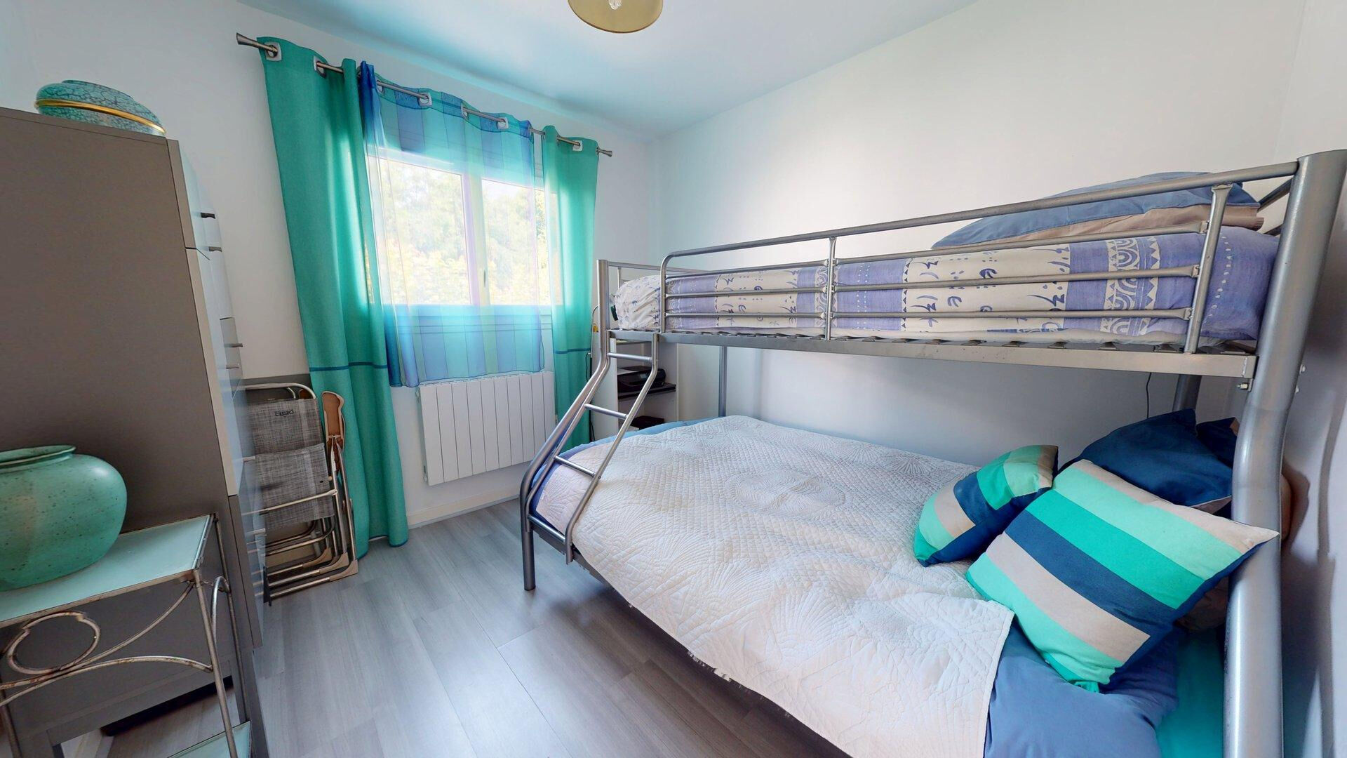 Maison à vendre à Royan - 7 pièces, 4 chambres, proche de la mer