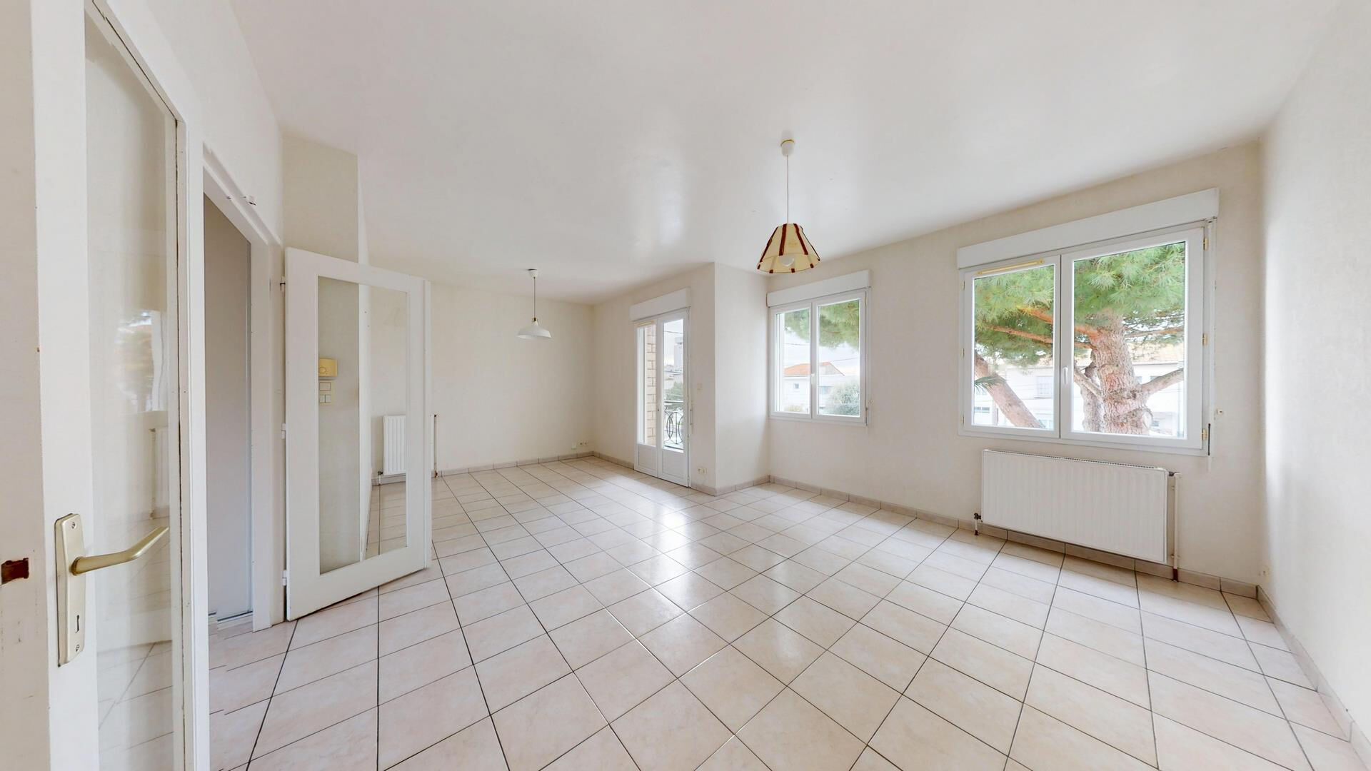 Maison à vendre à Royan - 4 pièces, 3 chambres, proche de la mer