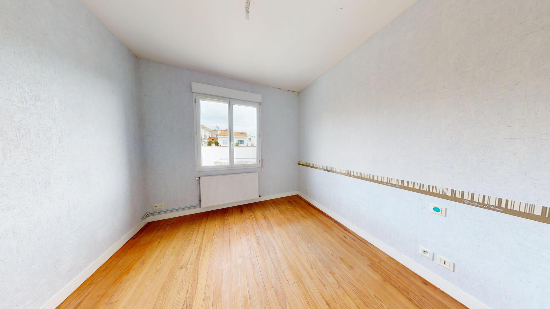 Maison à vendre à Royan - 4 pièces, 3 chambres, proche de la mer