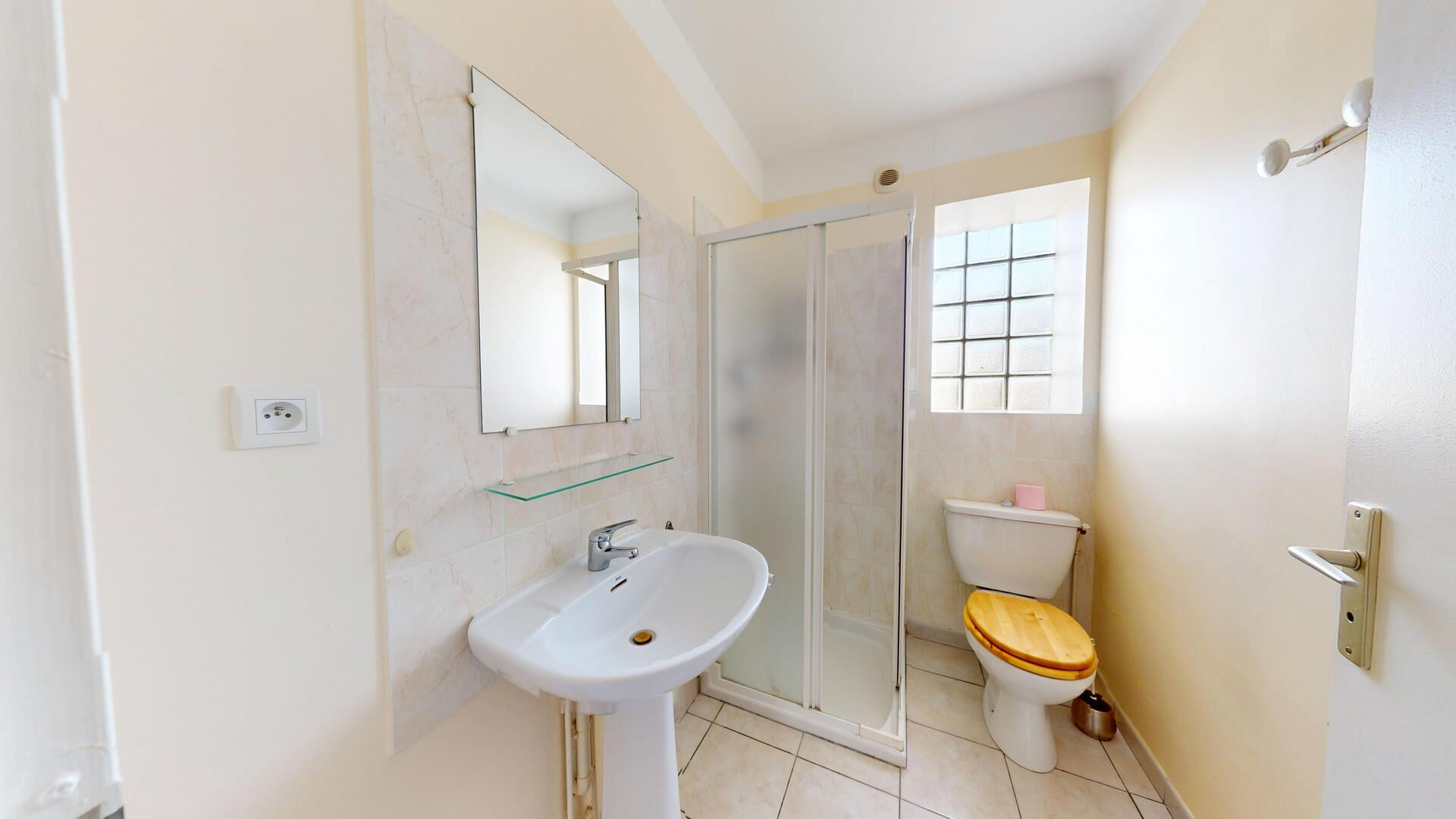 Maison à vendre à Royan - 4 pièces, 3 chambres, proche de la mer