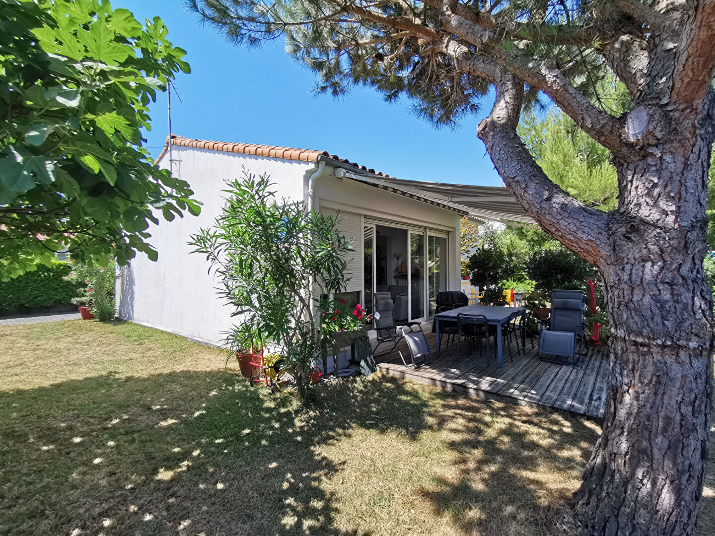 Maison à vendre à Royan - 4 pièces, 3 chambres, proche des commodités