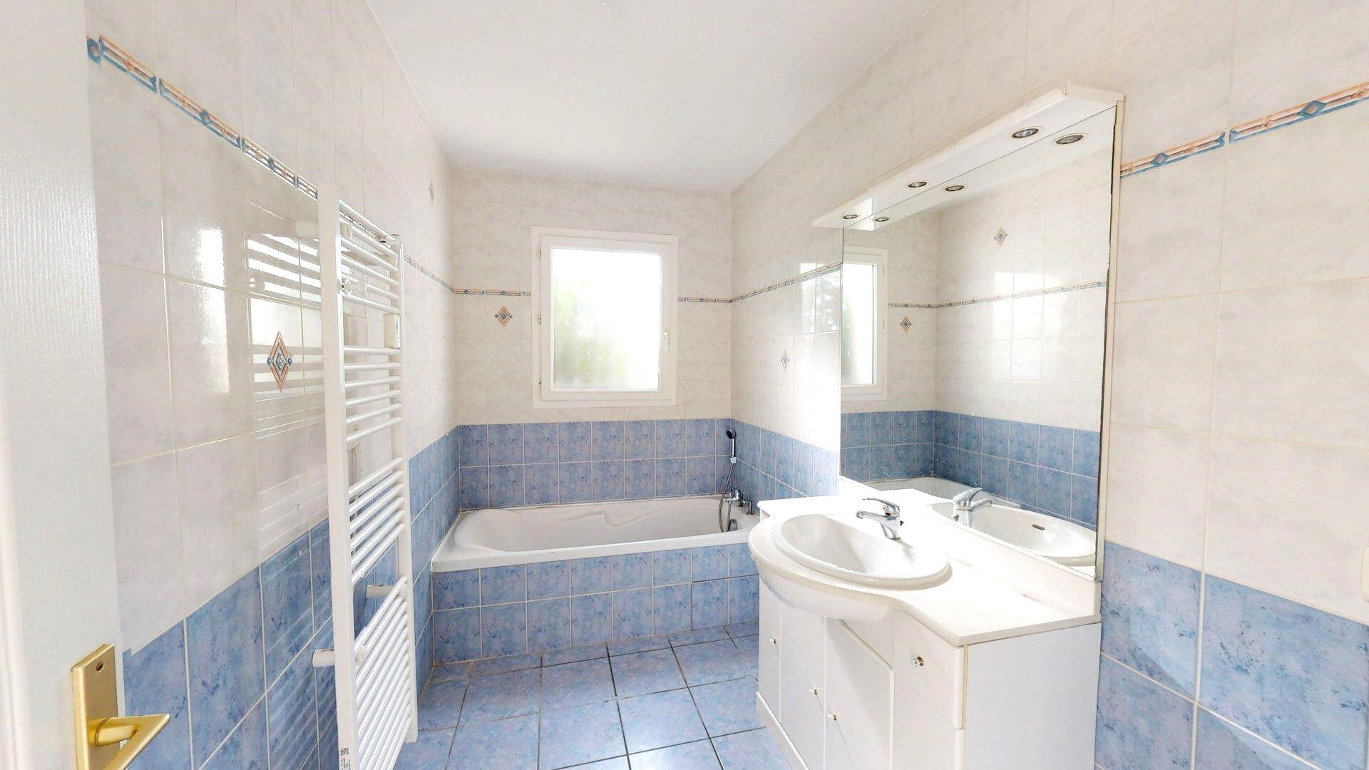 Maison à vendre à Royan - 4 pièces, 3 chambres