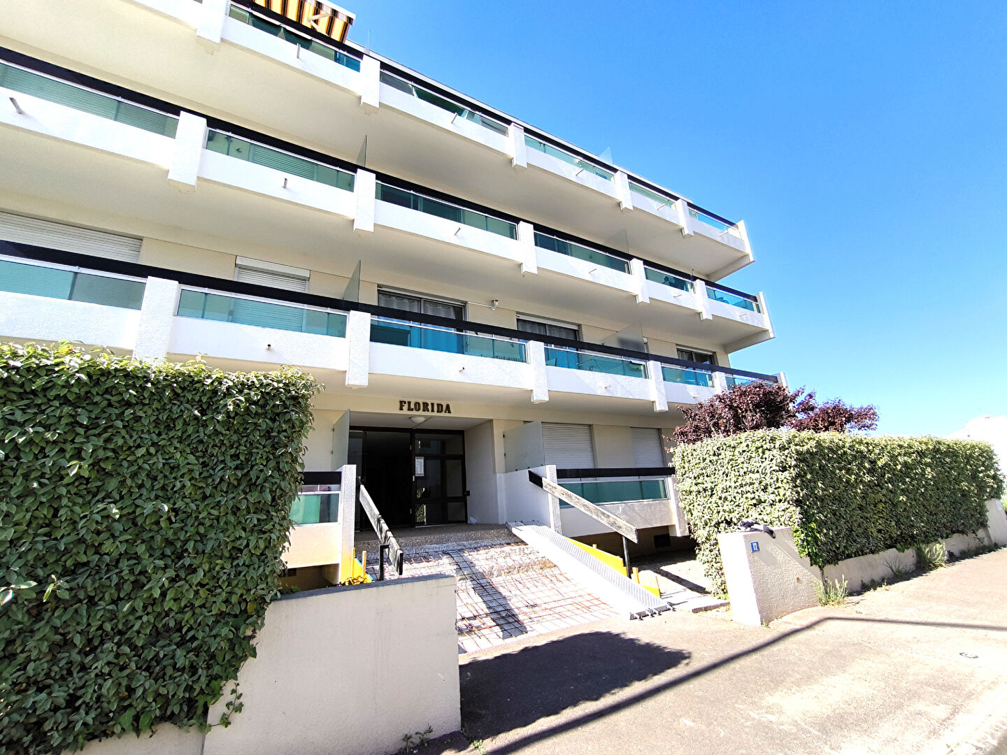 Appartement 2 pièces à vendre à Royan, dernier étage avec balcon et parking