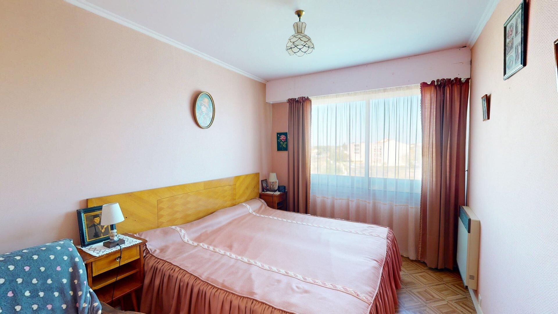 Appartement 2 pièces à vendre à Royan, dernier étage avec balcon et parking