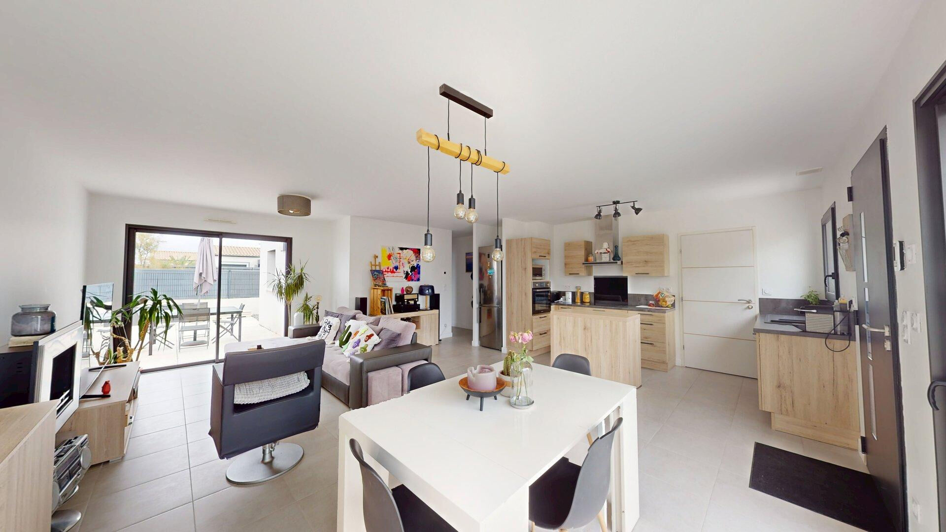 Maison à vendre à Meschers-sur-Gironde - 3 chambres, jardin et garage