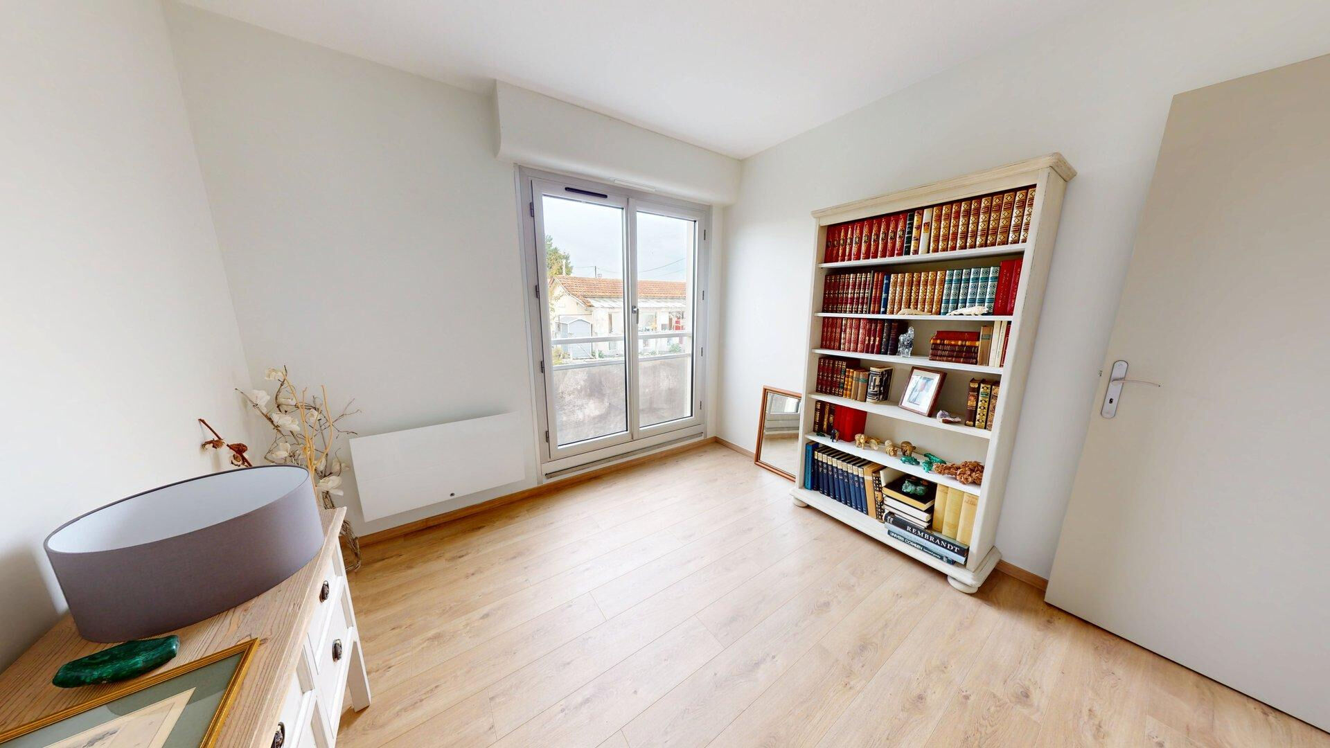 VENTE : appartement 3 pièces (70 m²) à ROYAN