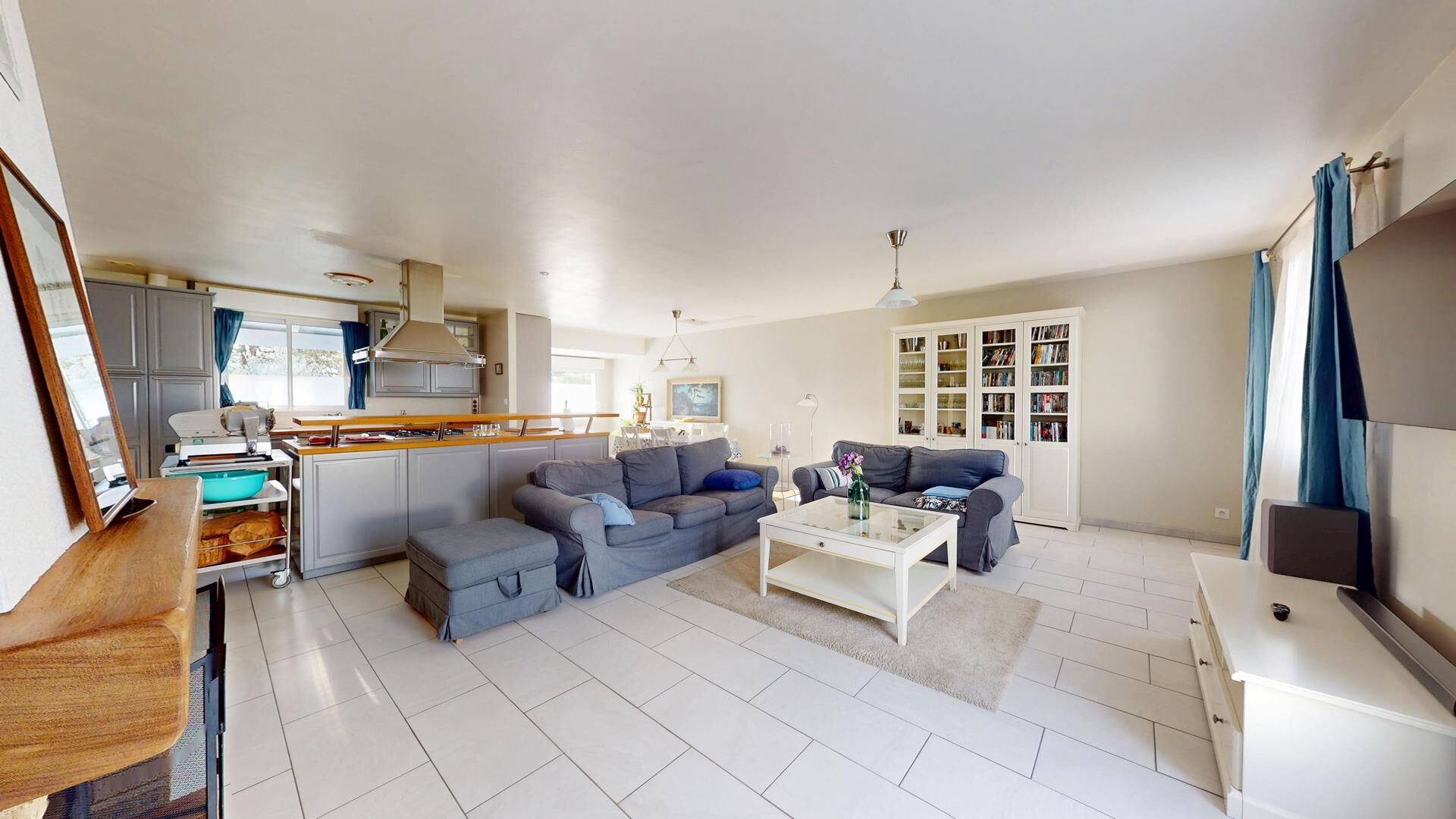 Maison à vendre à Royan - 4 pièces, 3 chambres, garage double