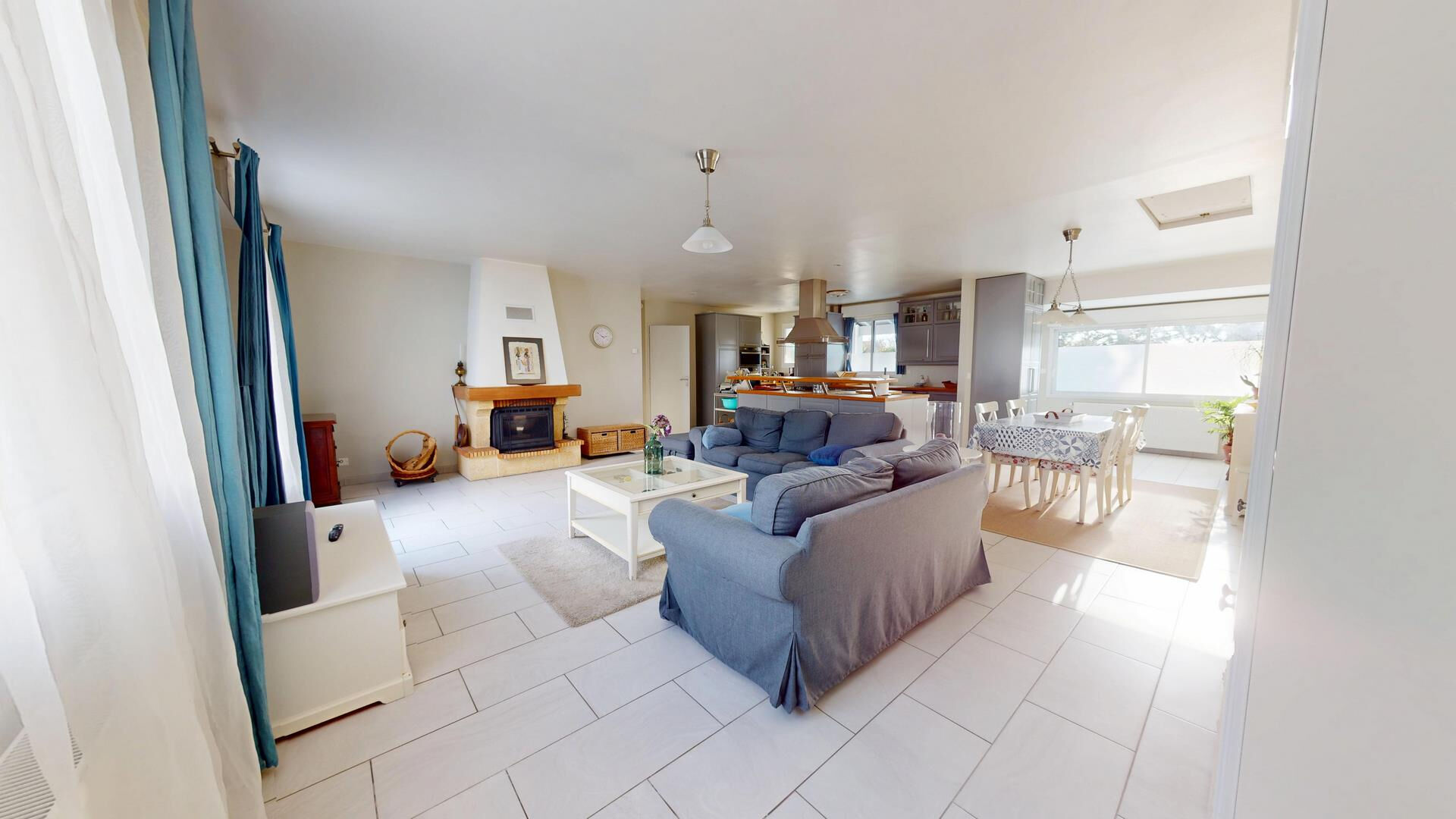 Maison à vendre à Royan - 4 pièces, 3 chambres, garage double