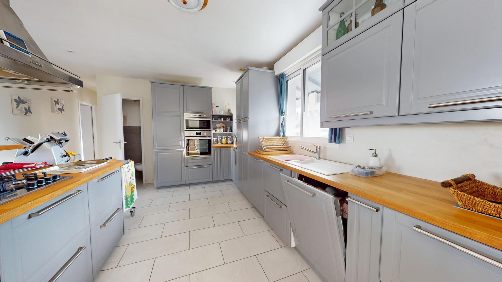 Maison à vendre à Royan - 4 pièces, 3 chambres, garage double