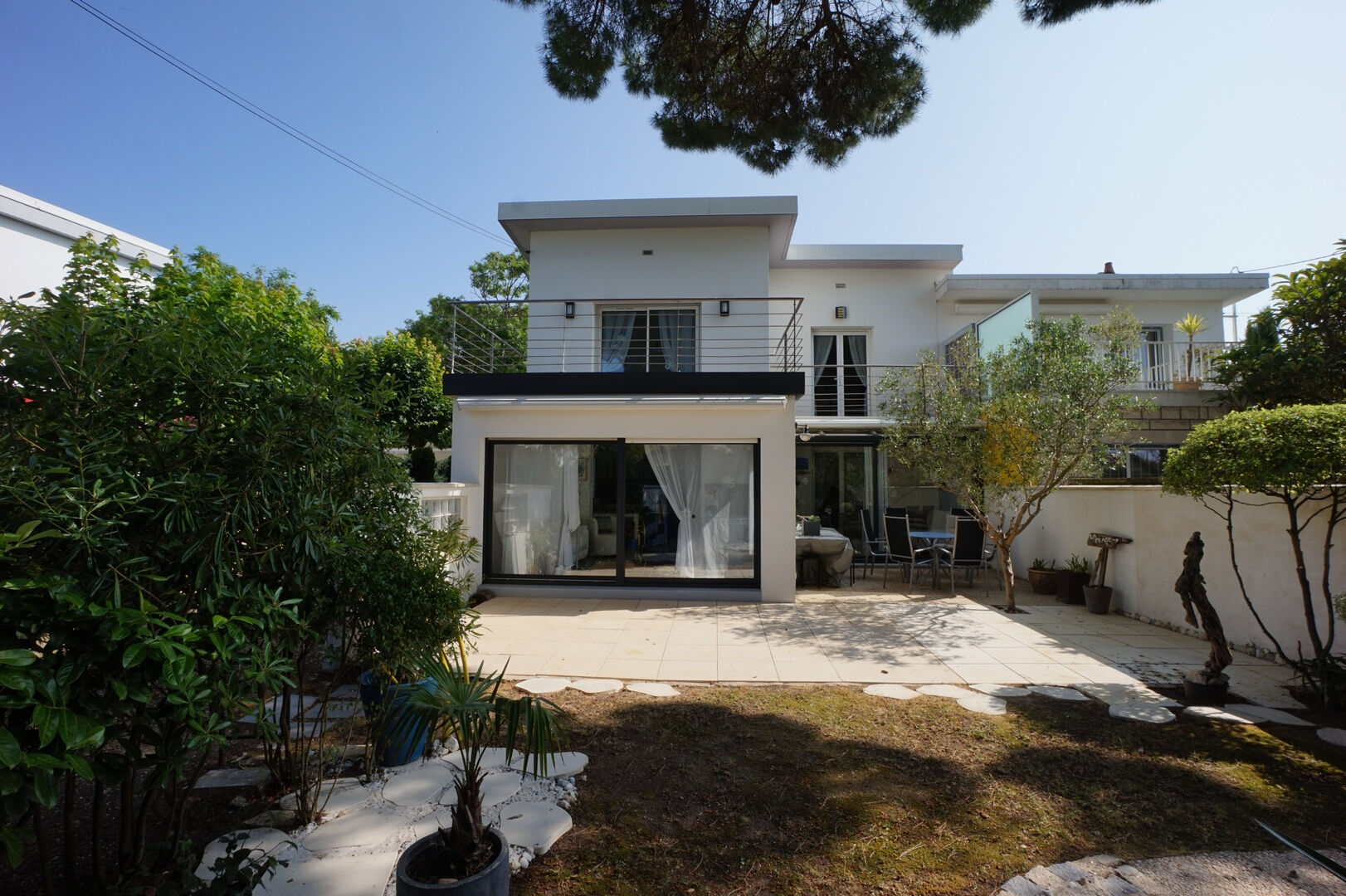 Maison à vendre à Royan - 7 pièces, 4 chambres, proche de la mer