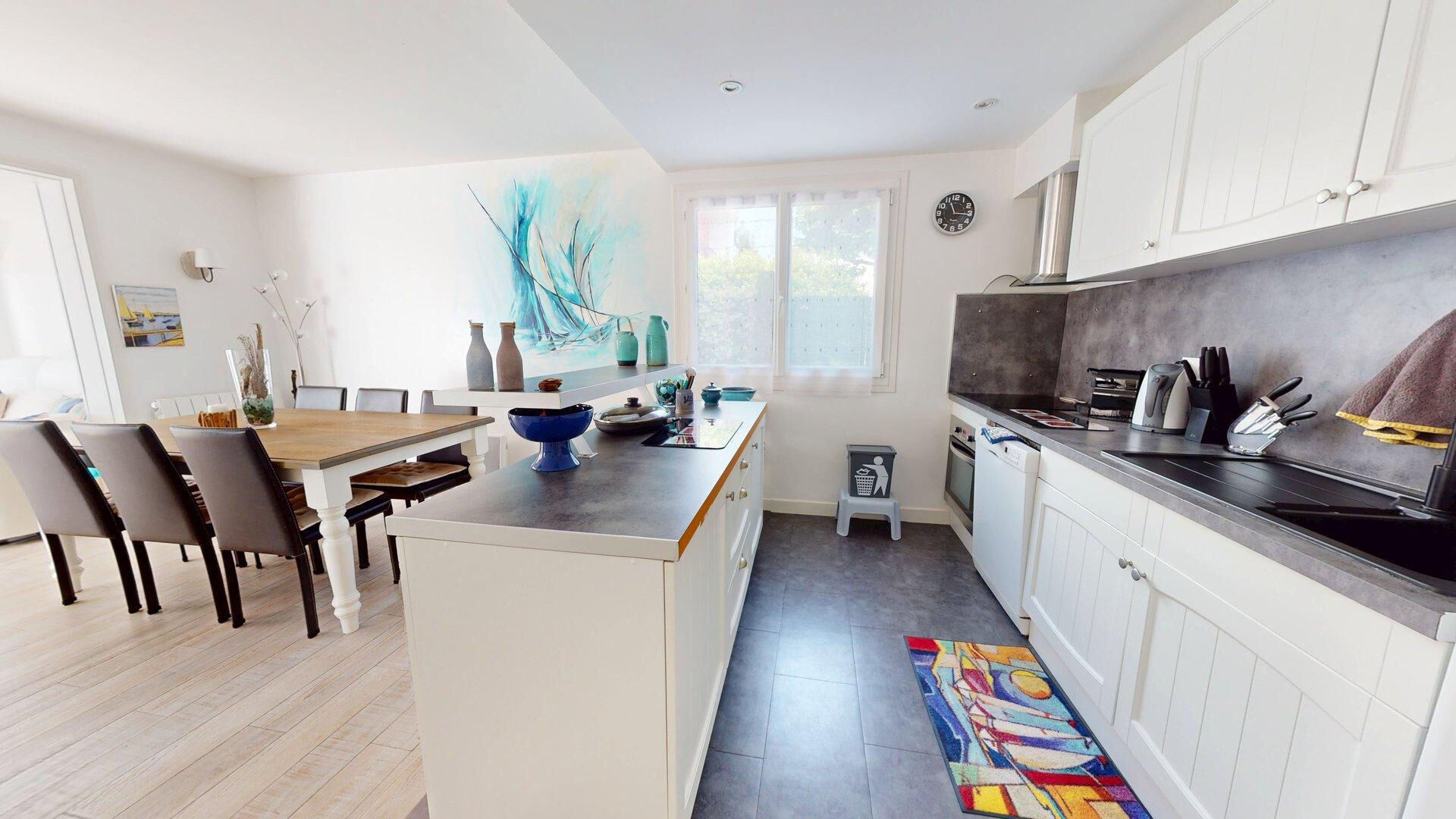 Maison à vendre à Royan - 7 pièces, 4 chambres, proche de la mer