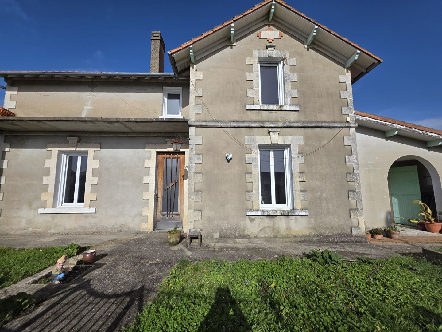 Maison à vendre à Royan - 7 pièces, 6 chambres, proche des commerces