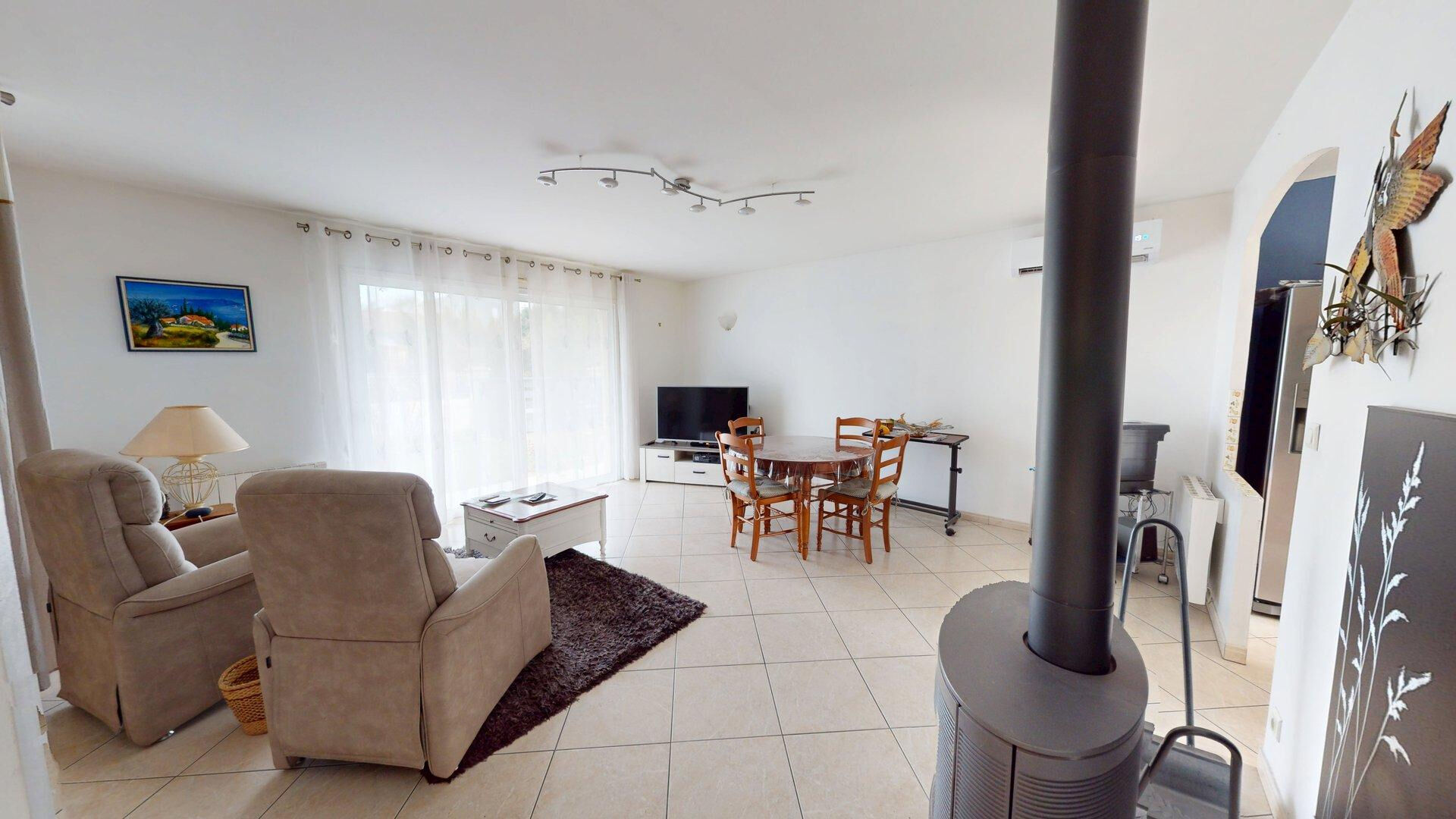 Maison à vendre à Royan - 3 pièces, 2 chambres, avec garage