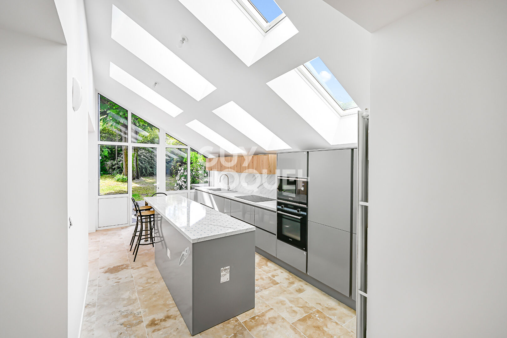 EXCLUSIVITÉ GUY HOQUET - Maison d'exception à vendre à Rueil-Malmaison - Bois Préau