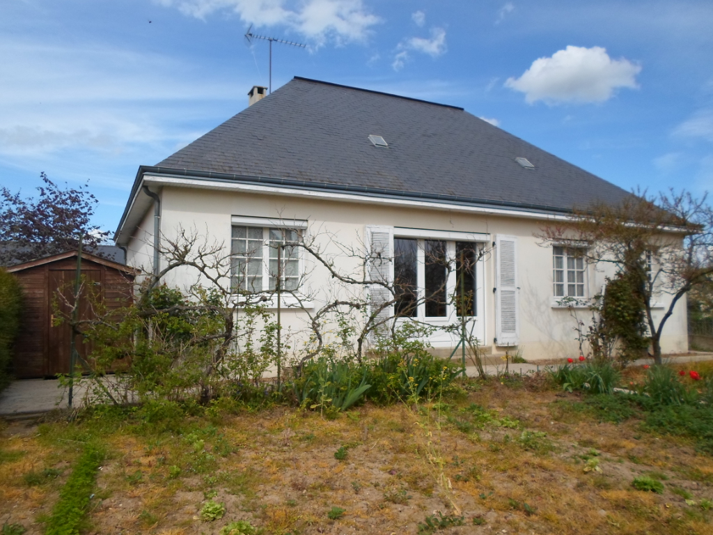 À vendre, maison d'environ 81 m², 3 pièces à SABLE SUR SARTHE (72300).