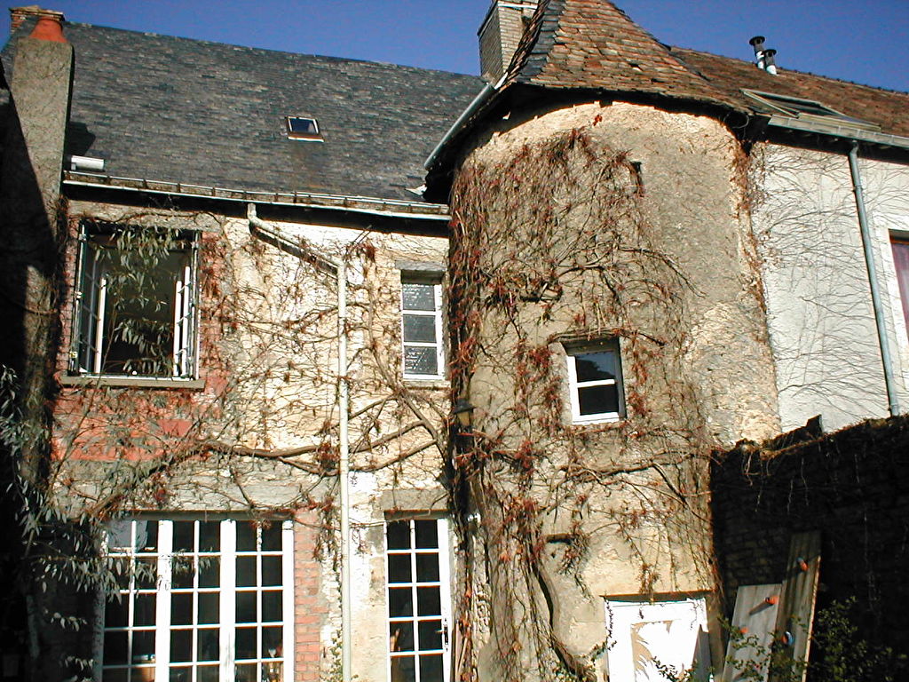 ENTRE LE MANS ET LOUE