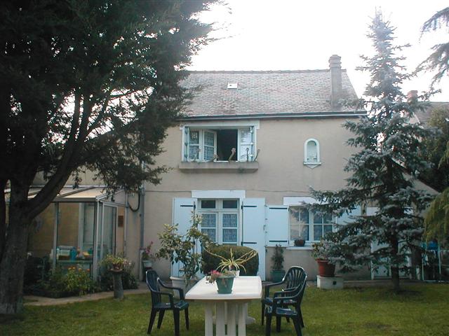 AXE SABLE - LE MANS MAISON DE BOURG BORDEE PAR RUISSEAU