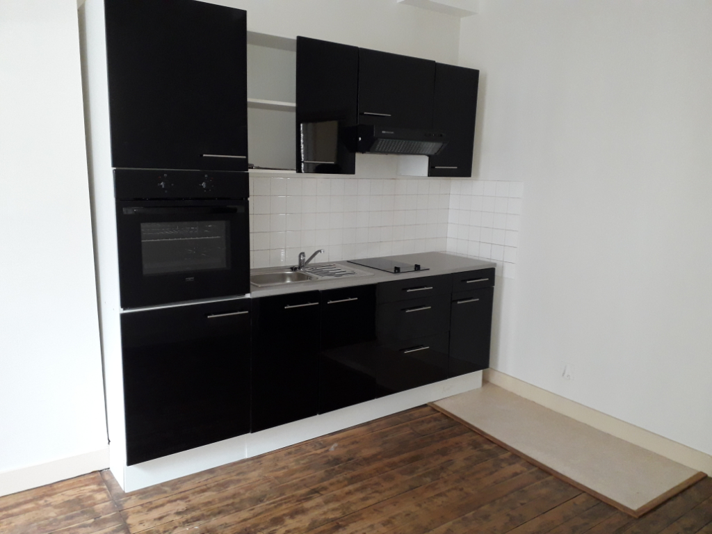 Appartement de 2 pièces à louer à SABLE SUR SARTHE (72300).
