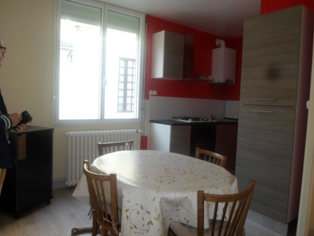 À louer, maison d'environ 37,61 m², 3 pièces à SABLE SUR SARTHE (72300).