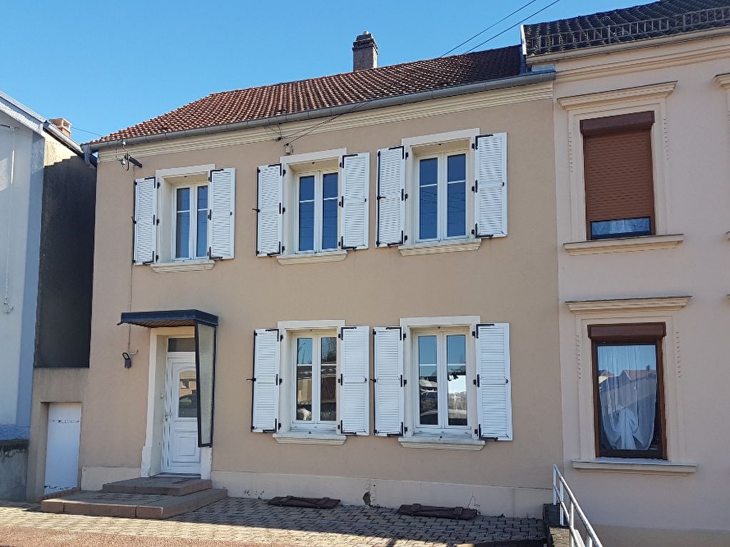 Maison à L'HOPITAL avec jardin
