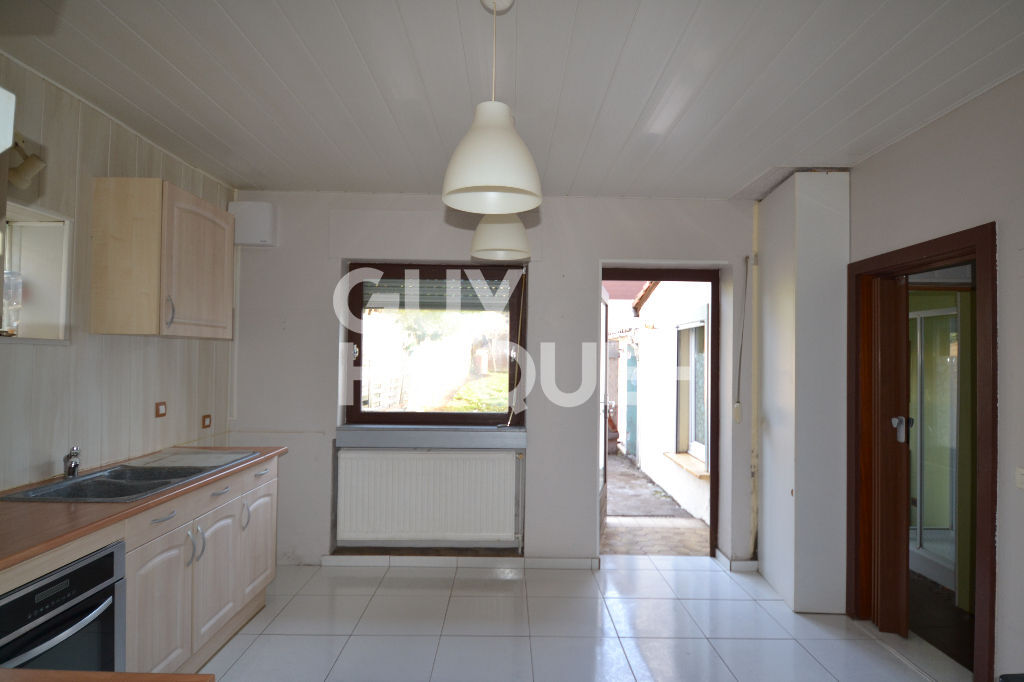 Maison avec jaridn à l'Hopital