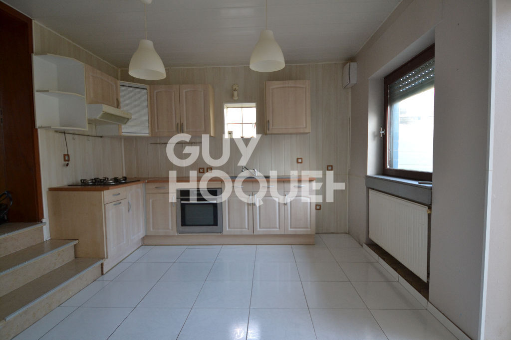 Maison avec jaridn à l'Hopital