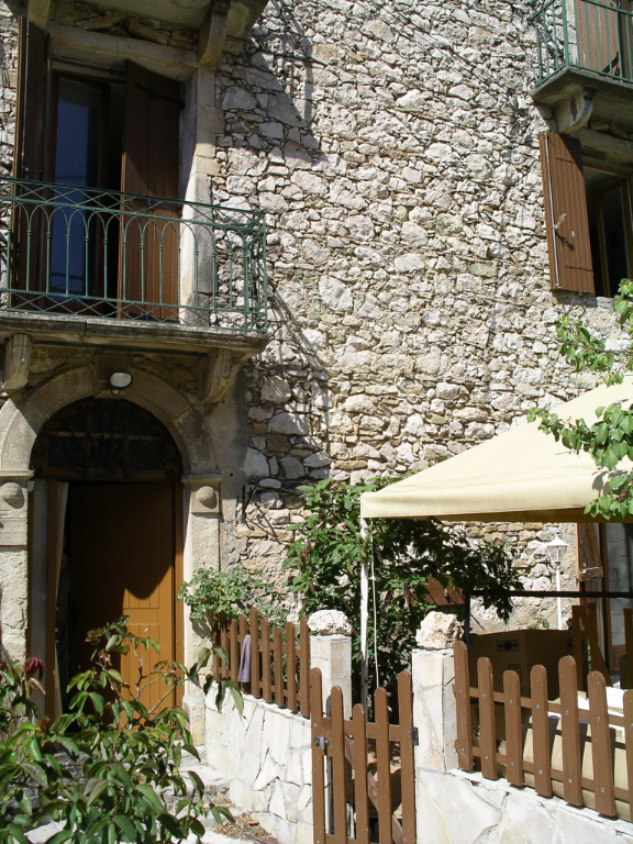 Saint Martin de Londres STUDIO meublé 20.22m2 avec balcon