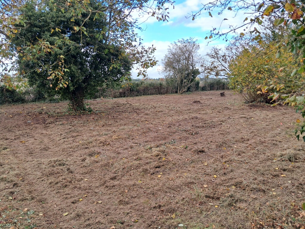 Terrain  viabilisé de 1058 m2 Azay sur Cher