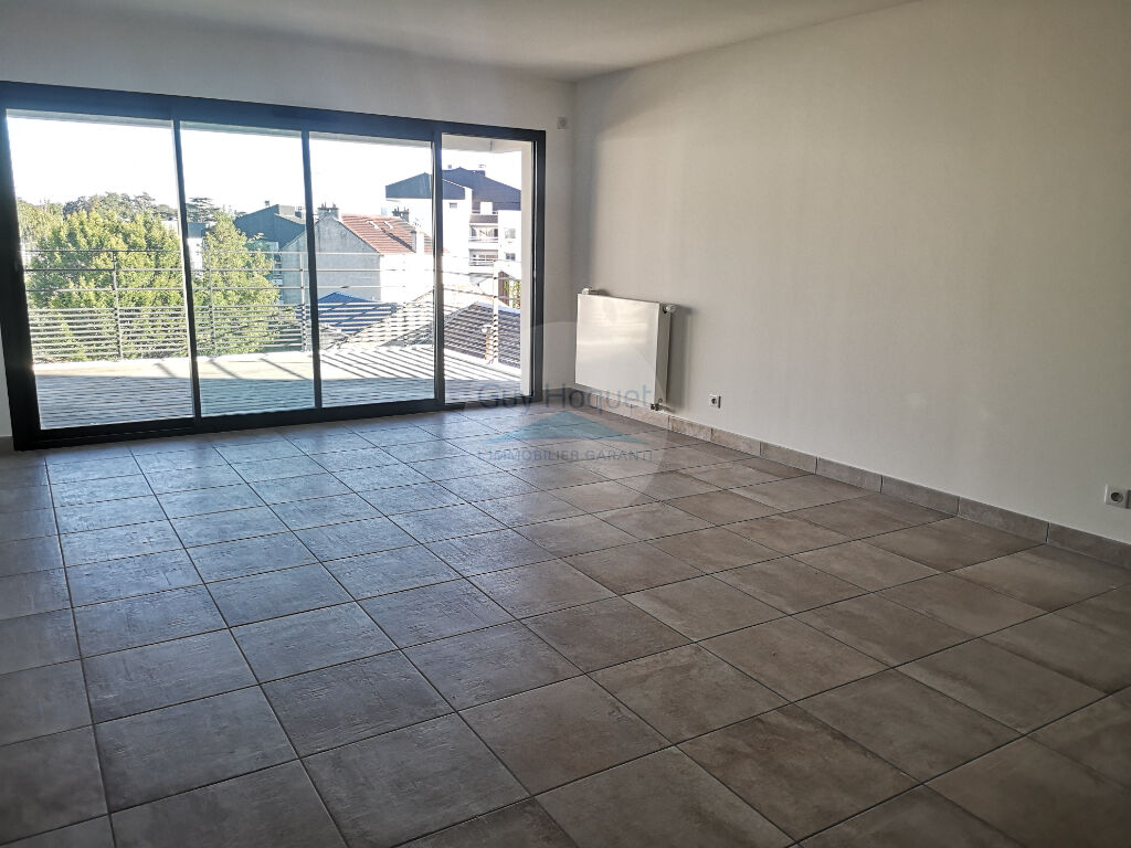 TOURS PROCHE TRAMWAY - TERRASSE