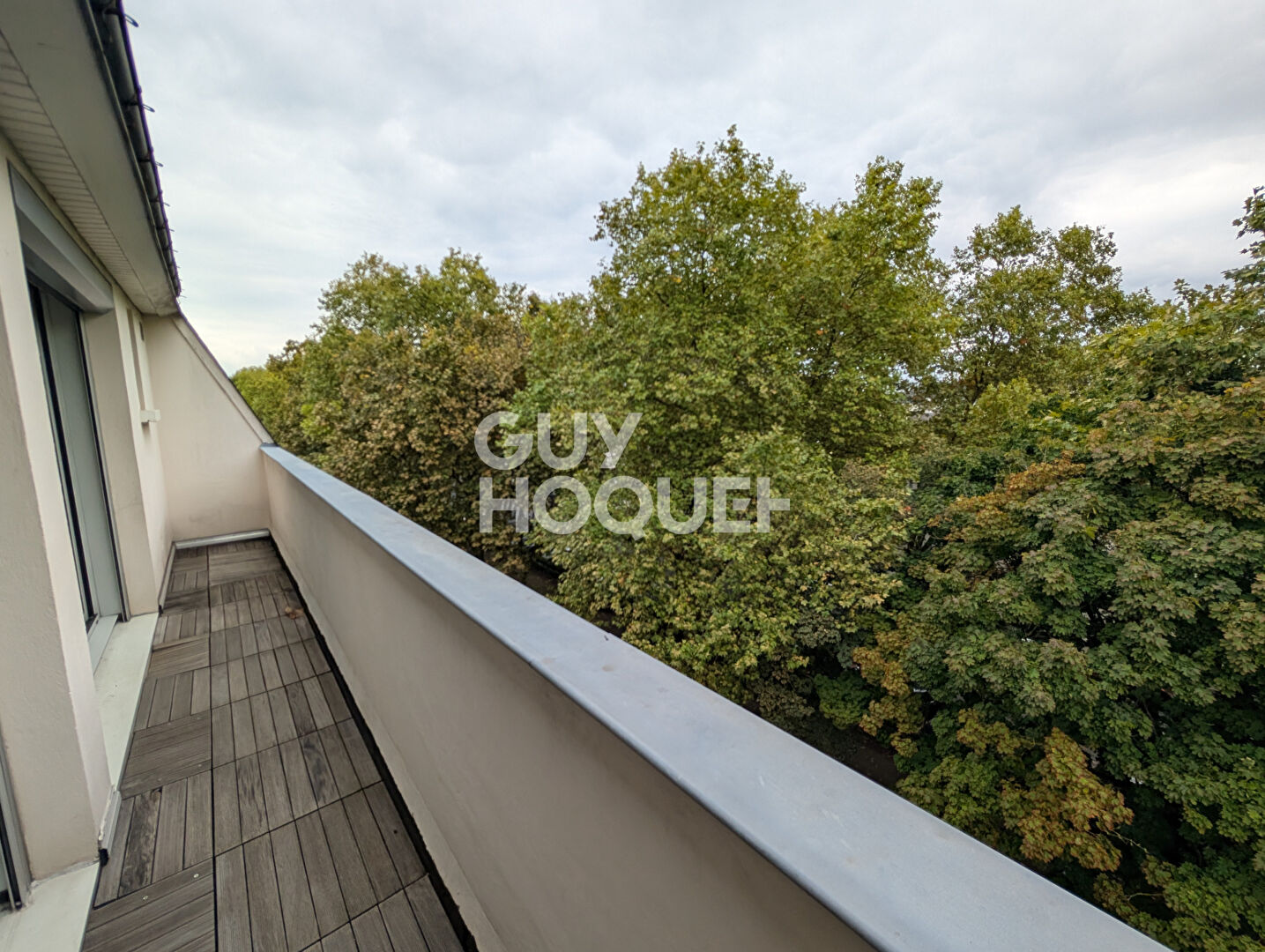 Tours Heurteloup avec balcon - chauffage, eau chaude et froide