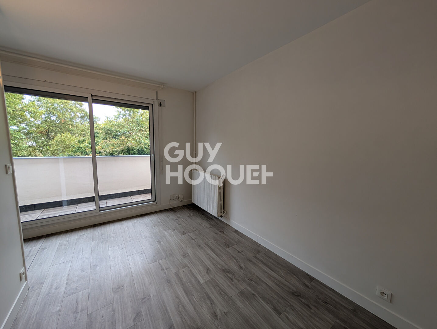 Tours Heurteloup avec balcon - chauffage, eau chaude et froide