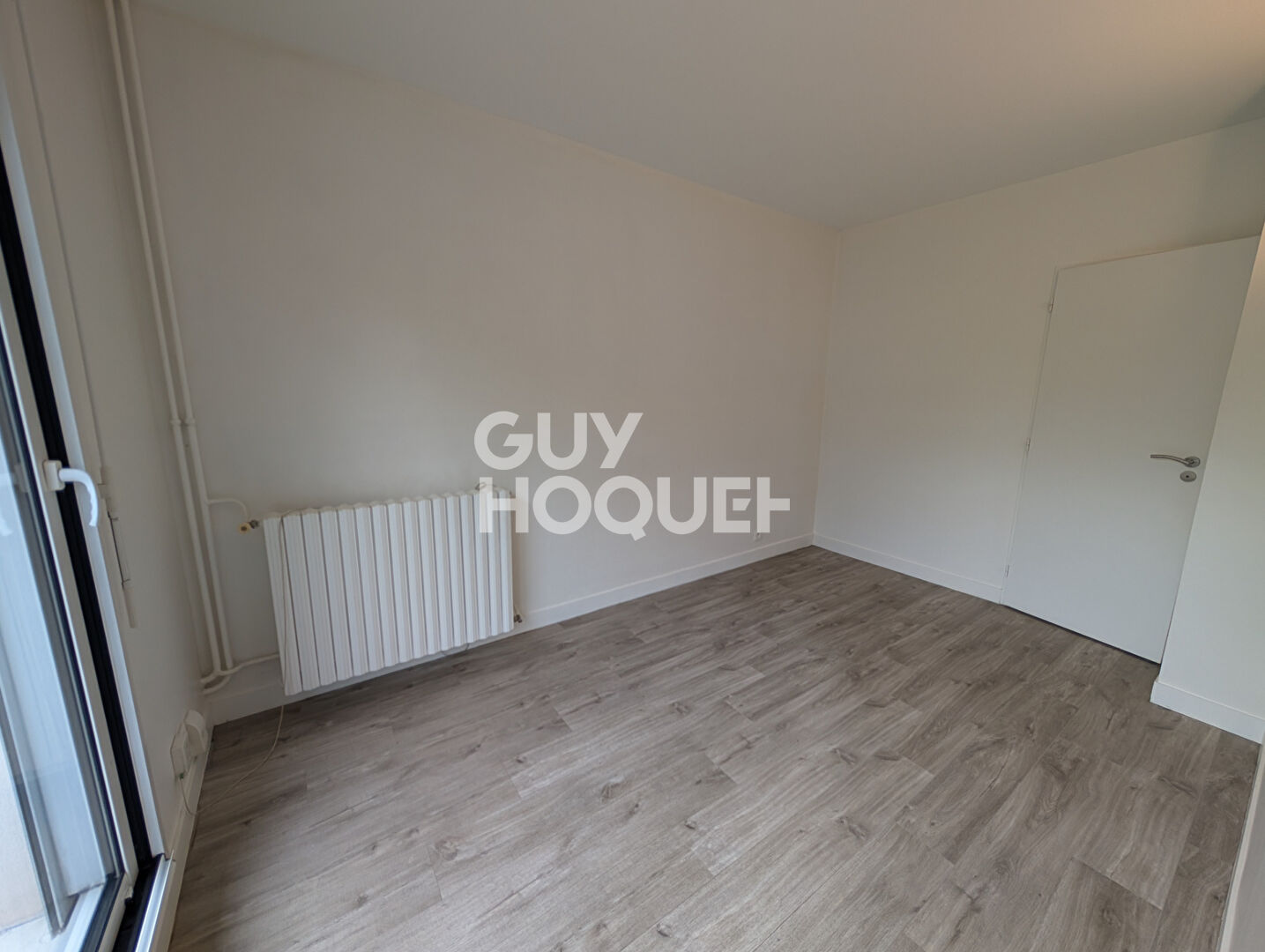 Tours Heurteloup avec balcon - chauffage, eau chaude et froide