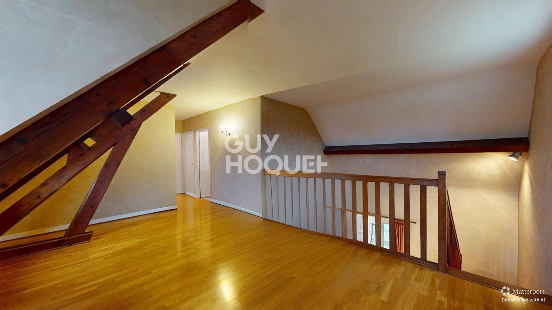 Maison familiale, volumes et sous-sol complet