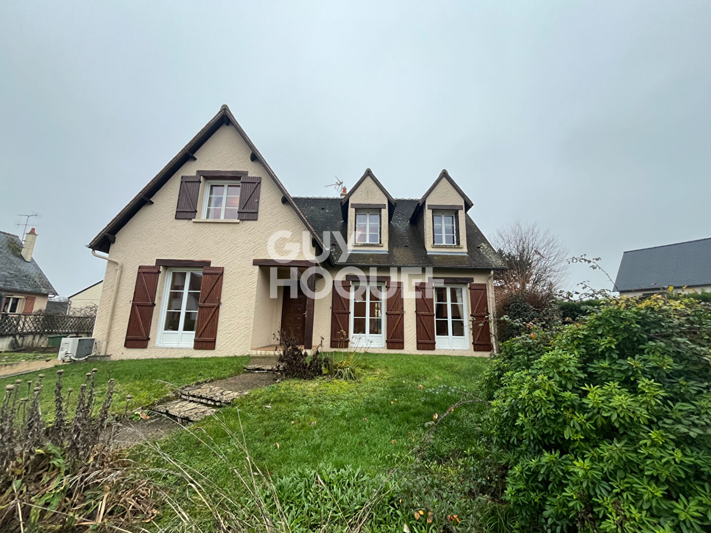 Maison familiale, volumes et sous-sol complet