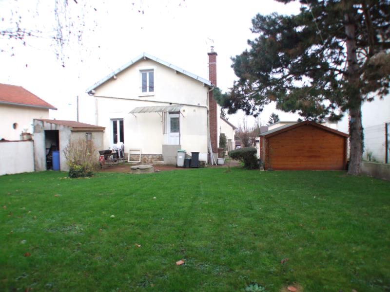 Maison avec beau jardin à Saint-Cyr-l'Ecole