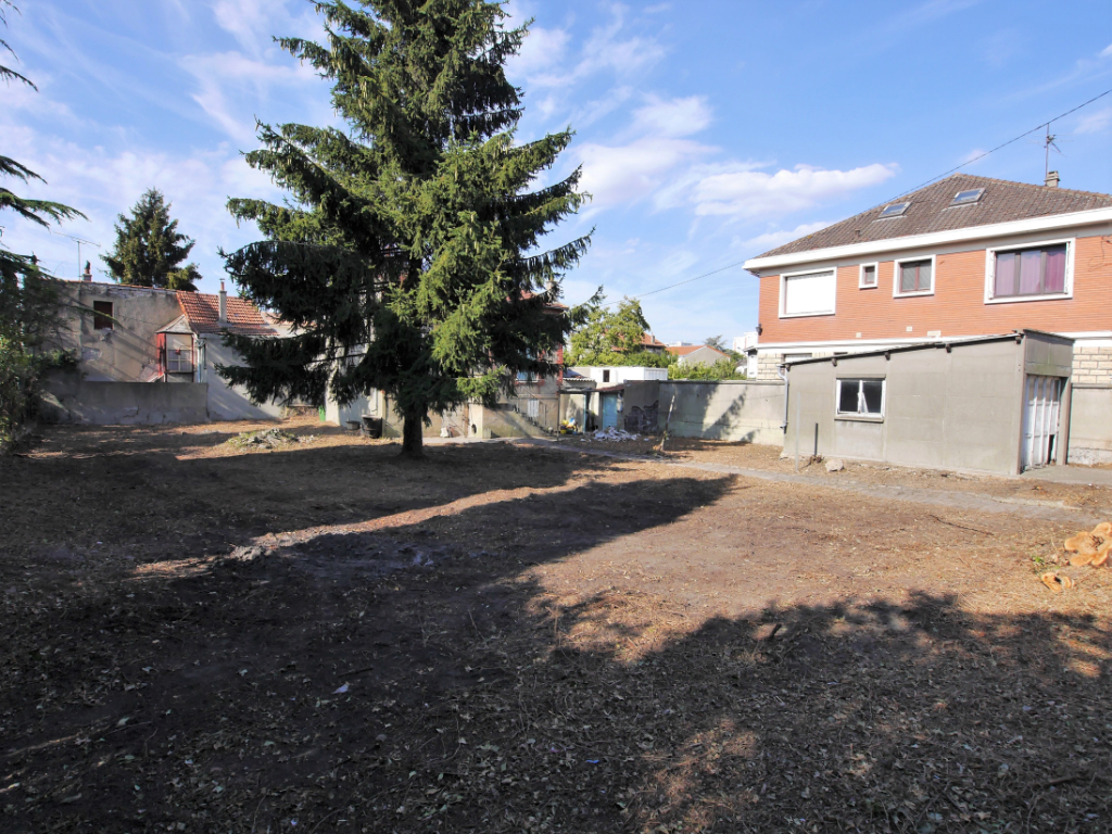 Terrain à Saint Denis de 675 m²