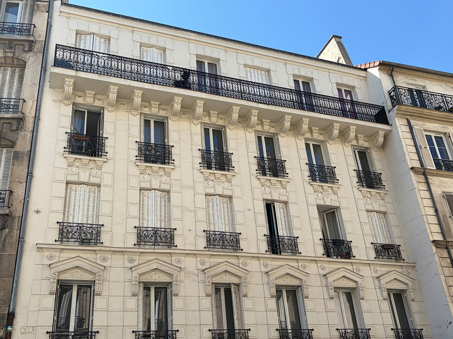 Studio 17 m2 à 3 mn du métro Pte de Paris