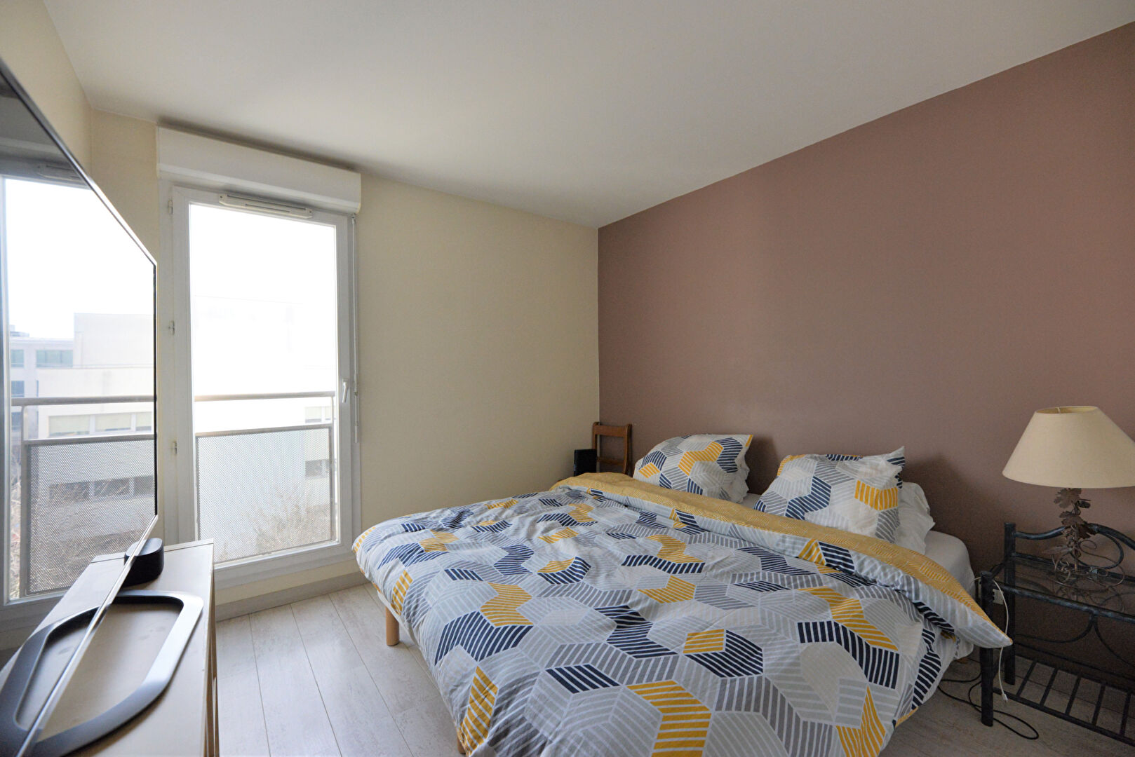 F4  de 86 m²  Dernier étage + terrasse +pkg