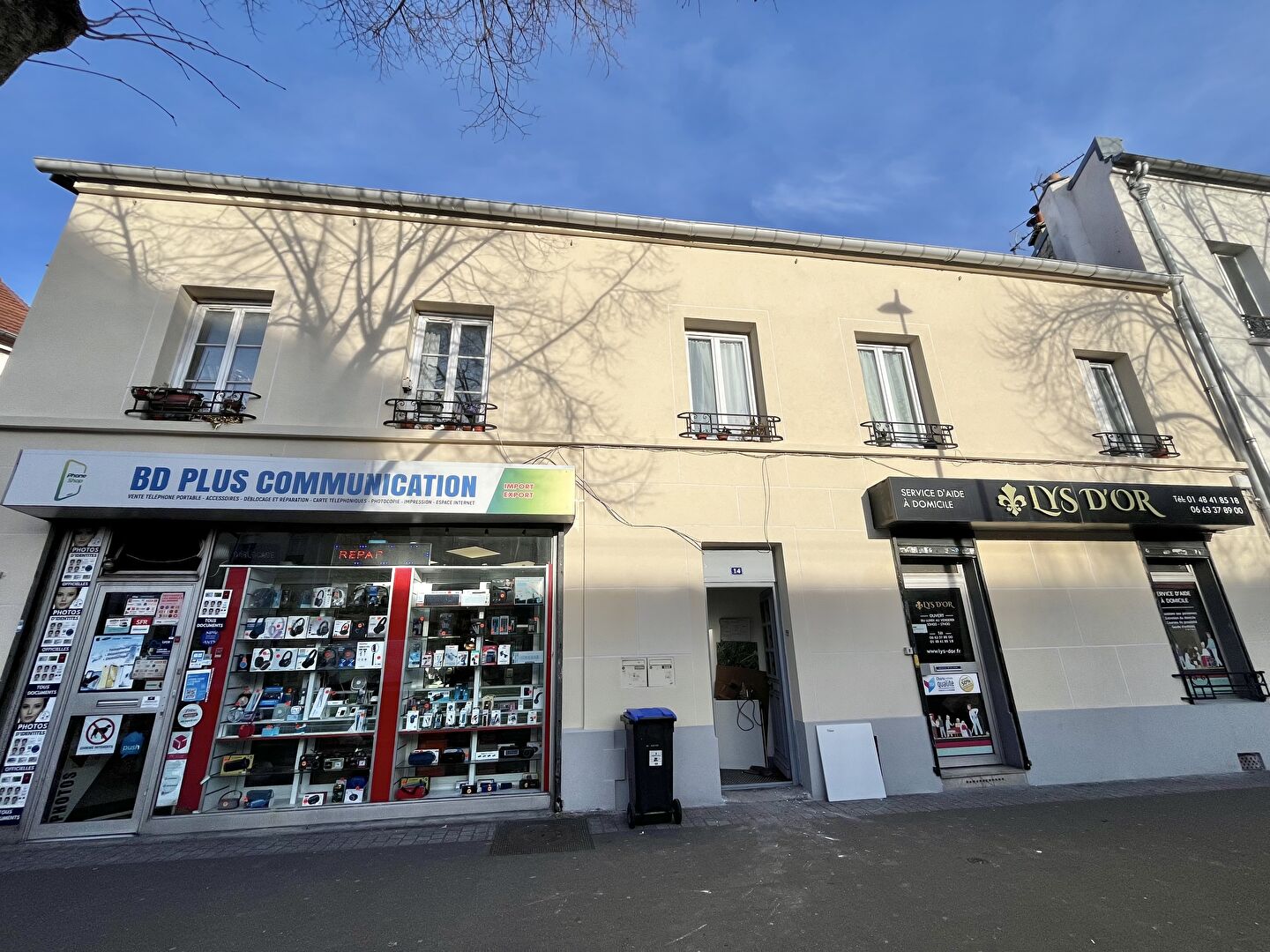 Immeuble 2 Locaux commerciaux + 2 Appts