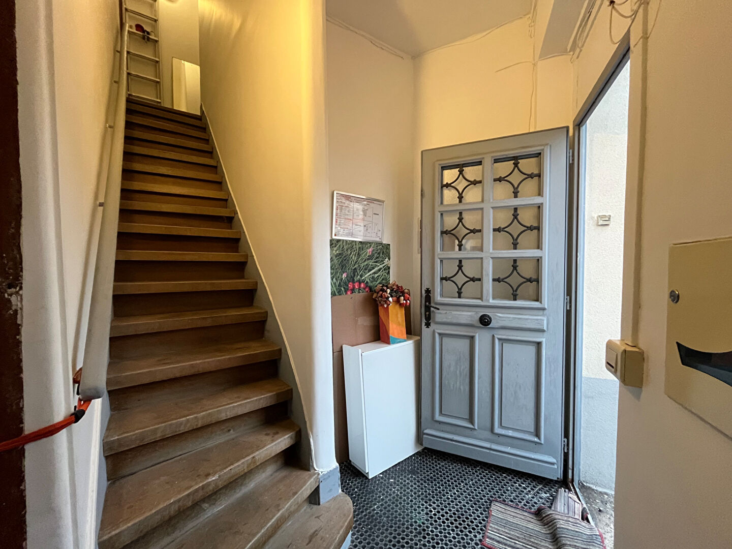 Immeuble 2 Locaux commerciaux + 2 Appts