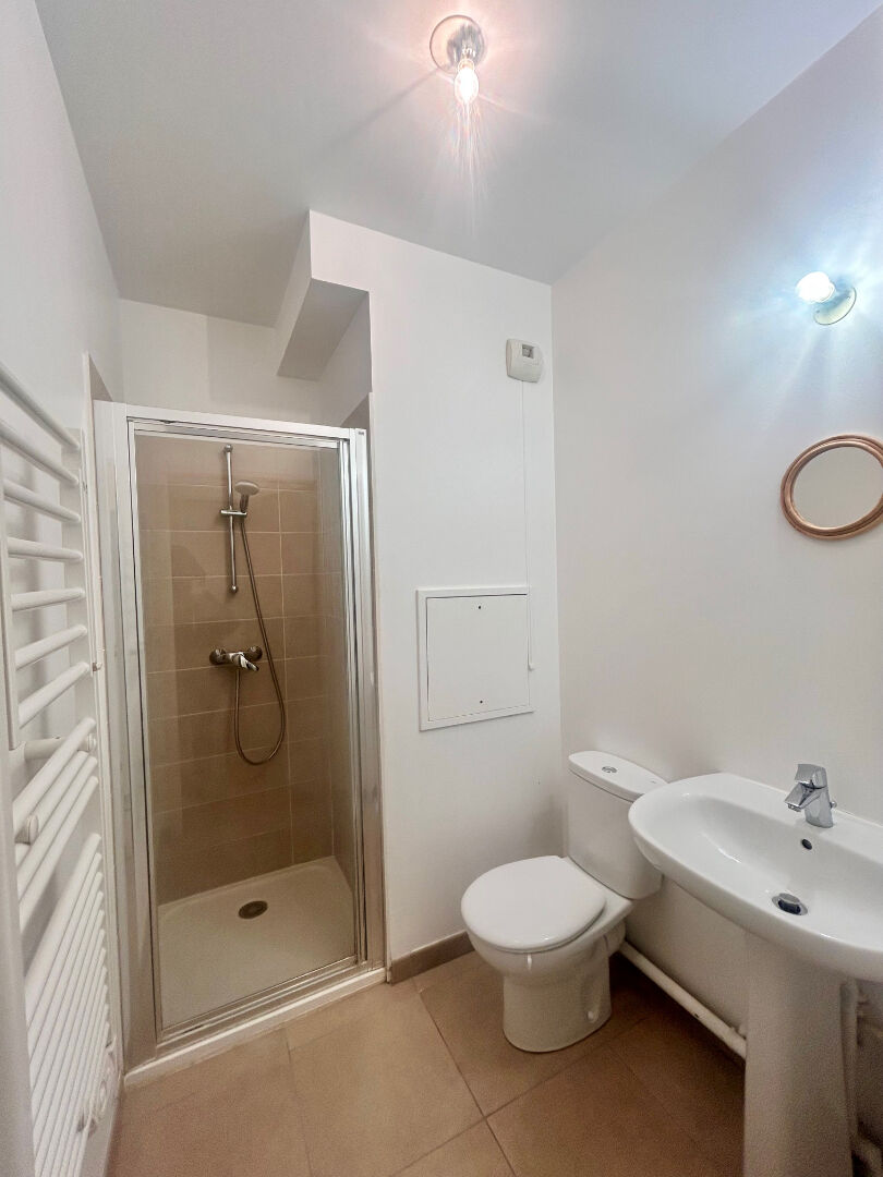 BEAU T4 RÉCENT - SAINT-DENIS -  À MOINS DE 5 MIN DU MÉTRO LIGNE 13 (PORTE DE PARIS)