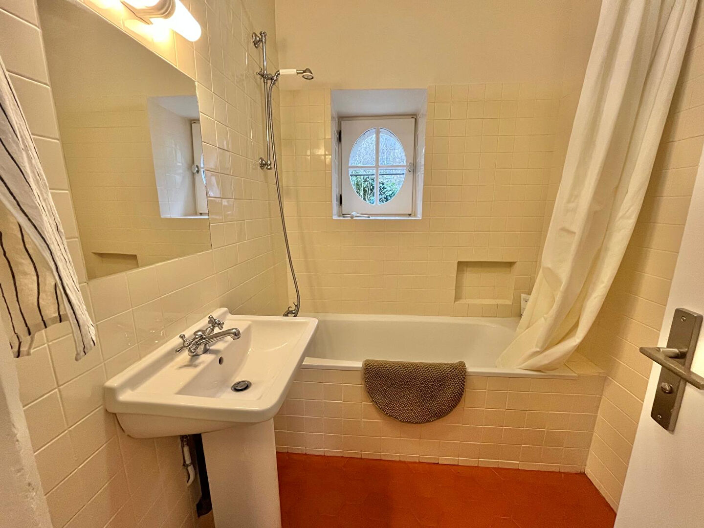 À louer  F2 meublé de 65 m² au sein d'un lieu d'exception à SAINT-DENIS