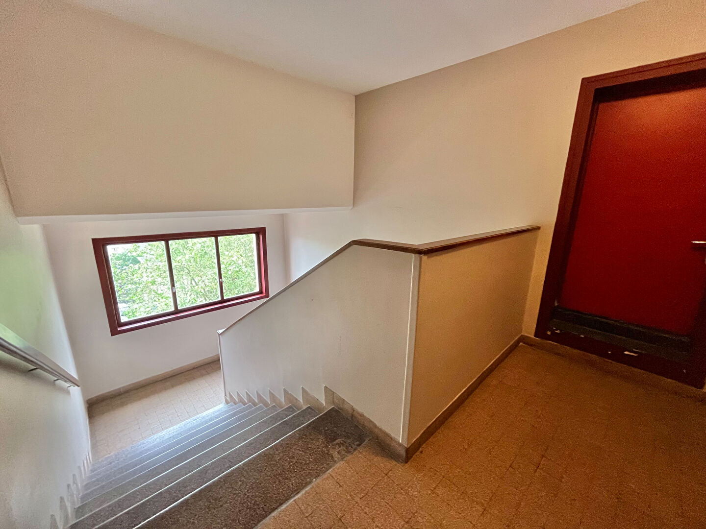 F1 de 18 m² au dernier étage sans vis à vis