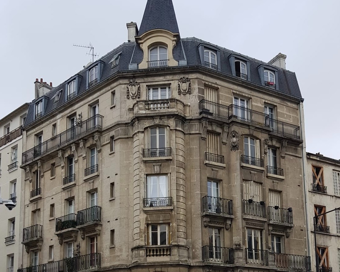 F1 20 m² dernier étage ascenseur