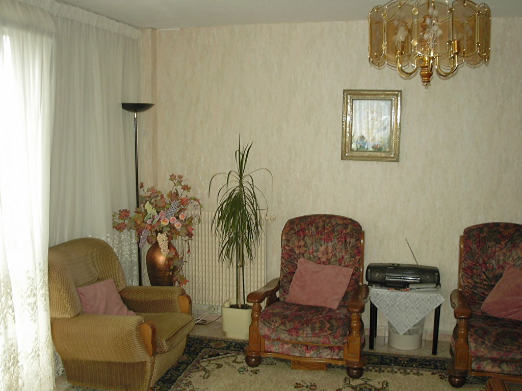 Grand F5 à 8 mn du M° St-D. Université