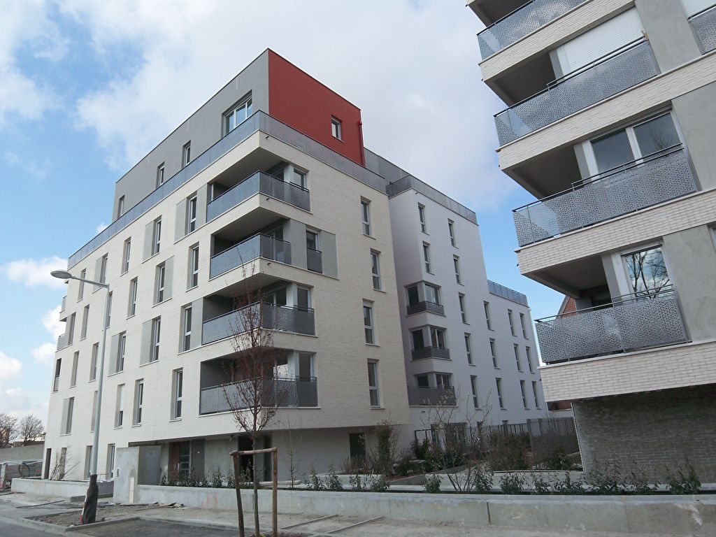 BEL APPARTEMENT F2 AVEC GRAND BALCON D'ANGLE