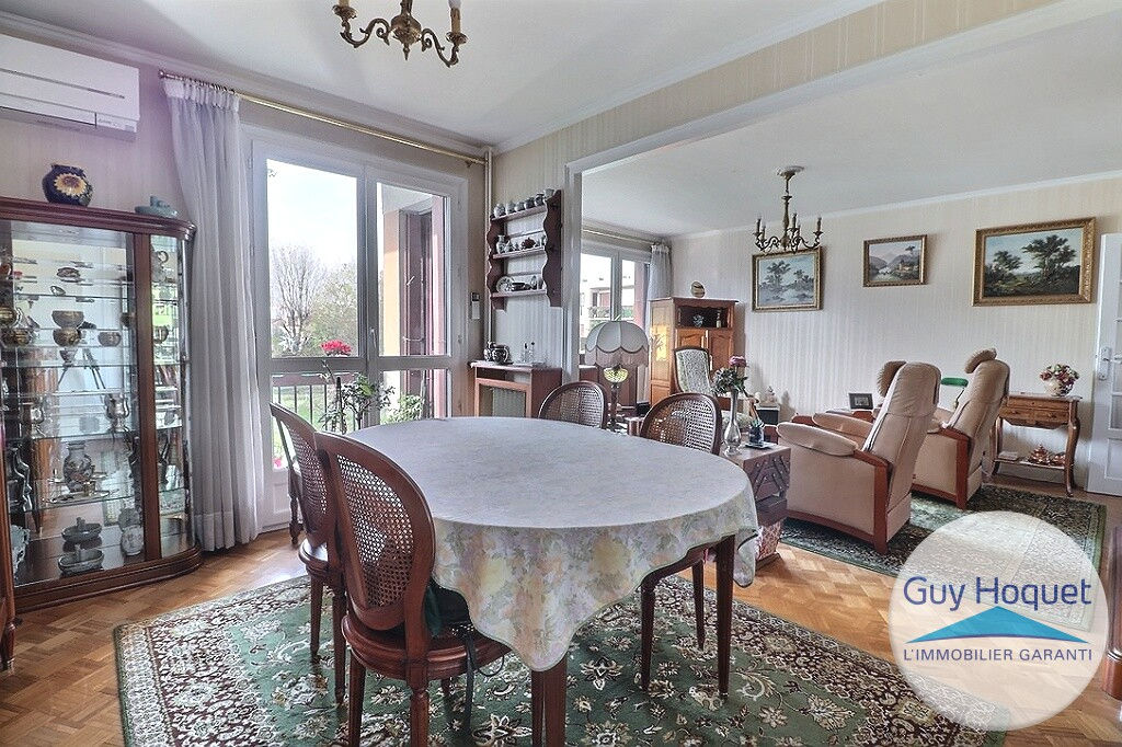 APPARTEMENT 5 PIECES avec balcon, et Garage !